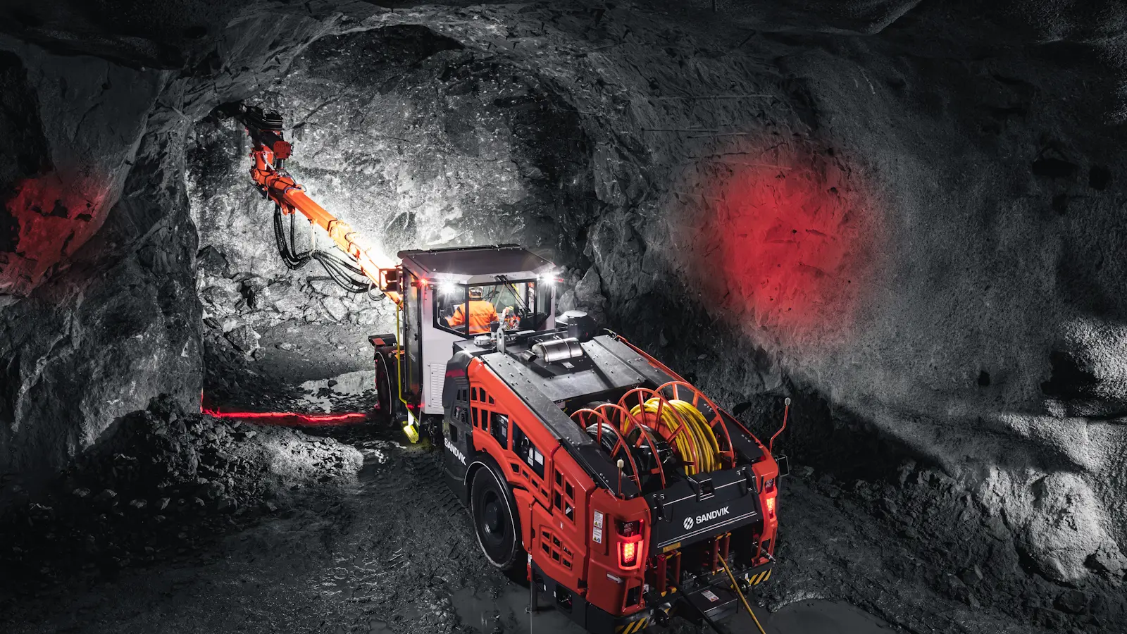 Sandvik DD312i: intelligent single boom development drill