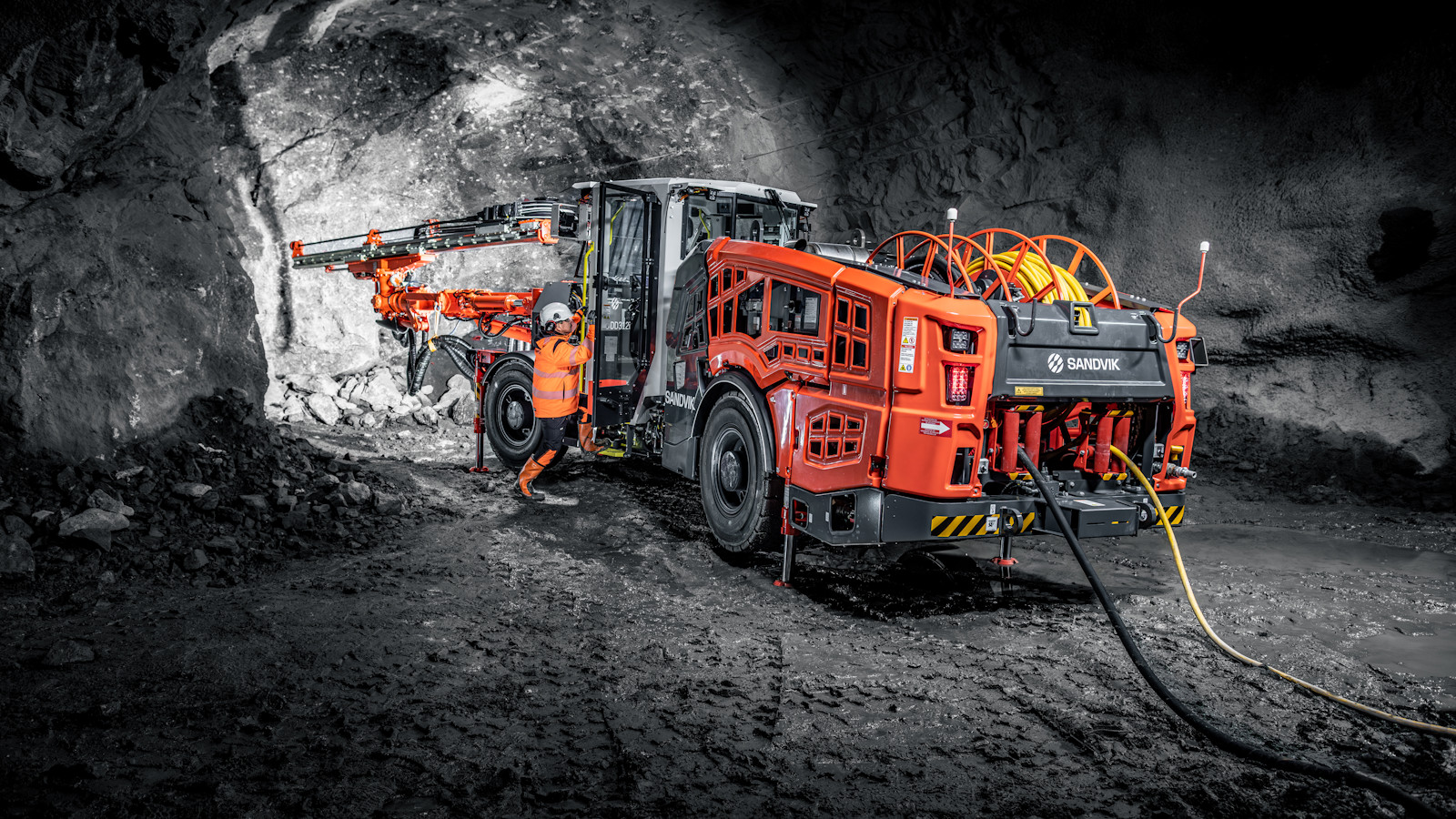 Sandvik DD312i: intelligent single boom development drill
