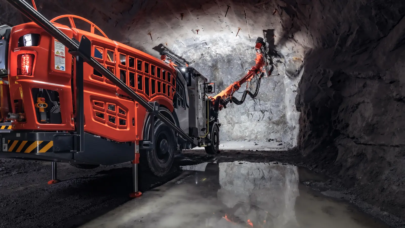 Underground Rigs DD322i: Sandvik efficient underground drill rig