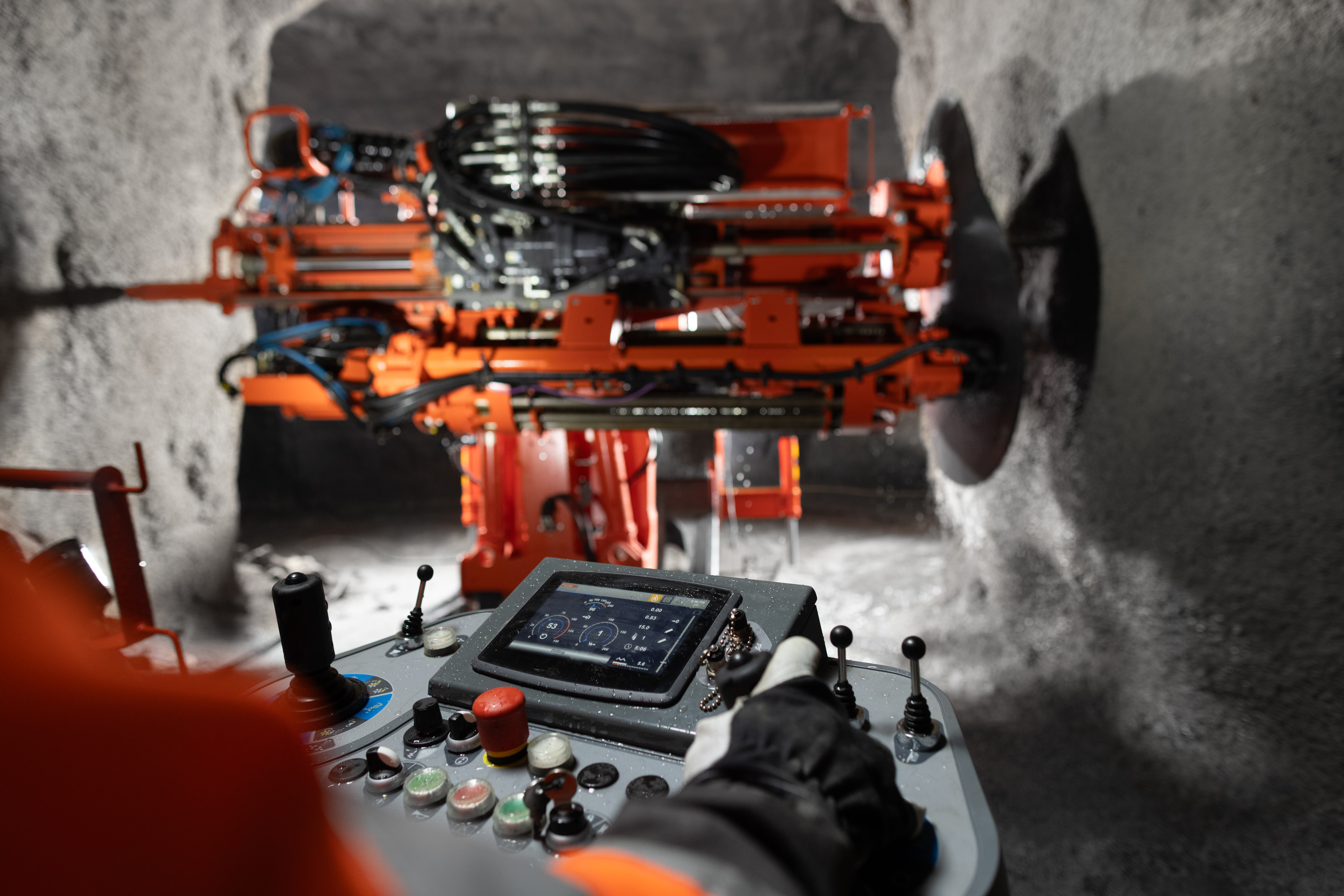 DL2710 Longhole drill rig maintenance from ground level