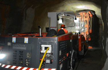 DL2720 Longhole drill rig operating conditions under canopy