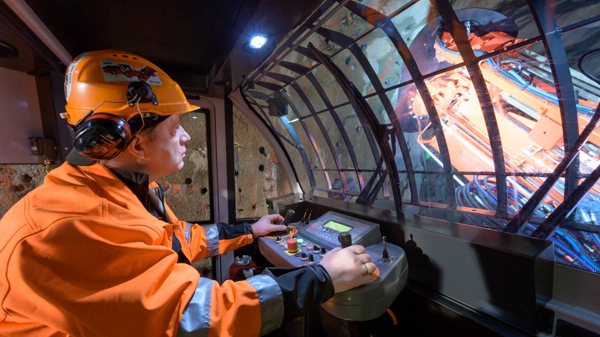 DL321 Longhole drill rig 