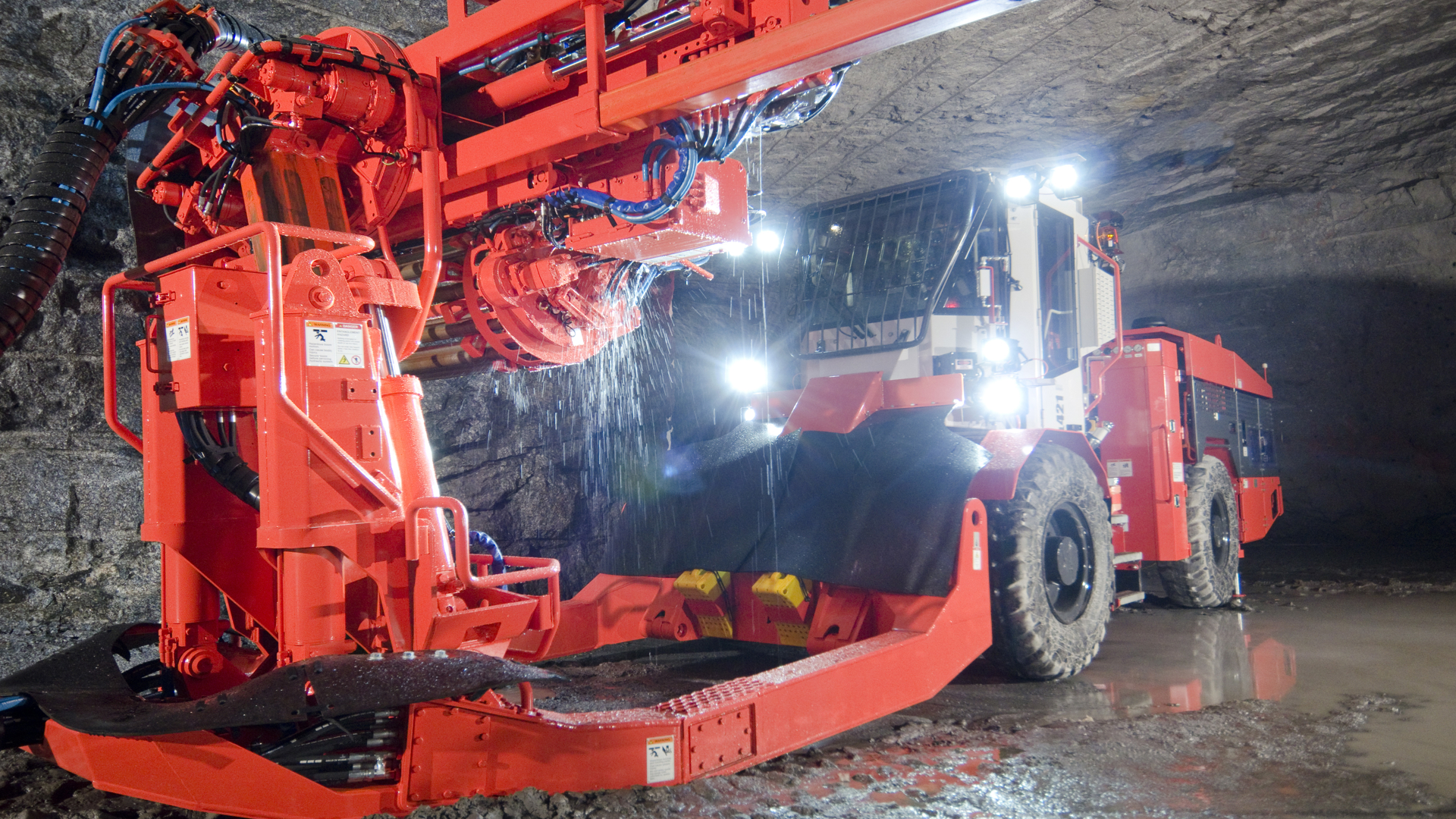 DL421 Longhole drill rig working environment