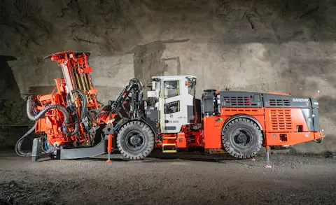 DL422i Longhole drill rig