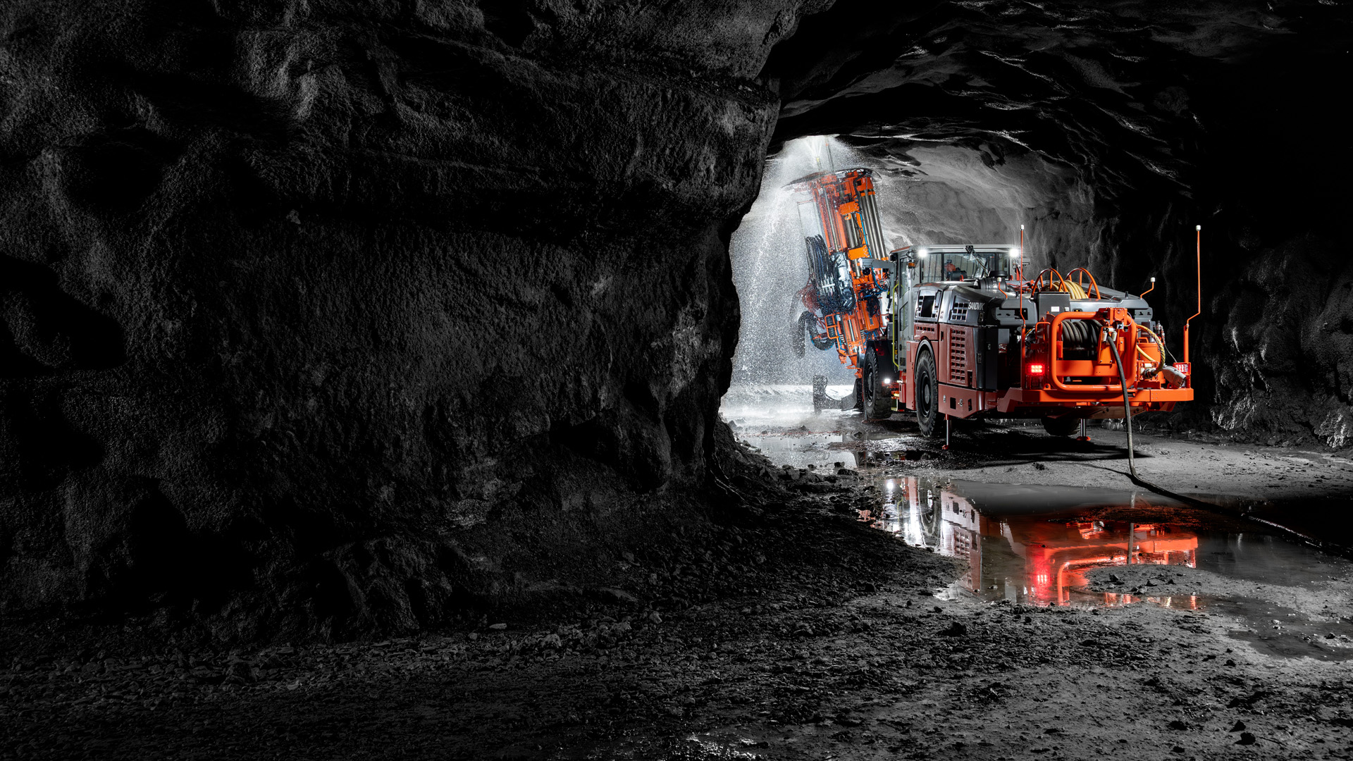 DL422iE Longhole drill rig