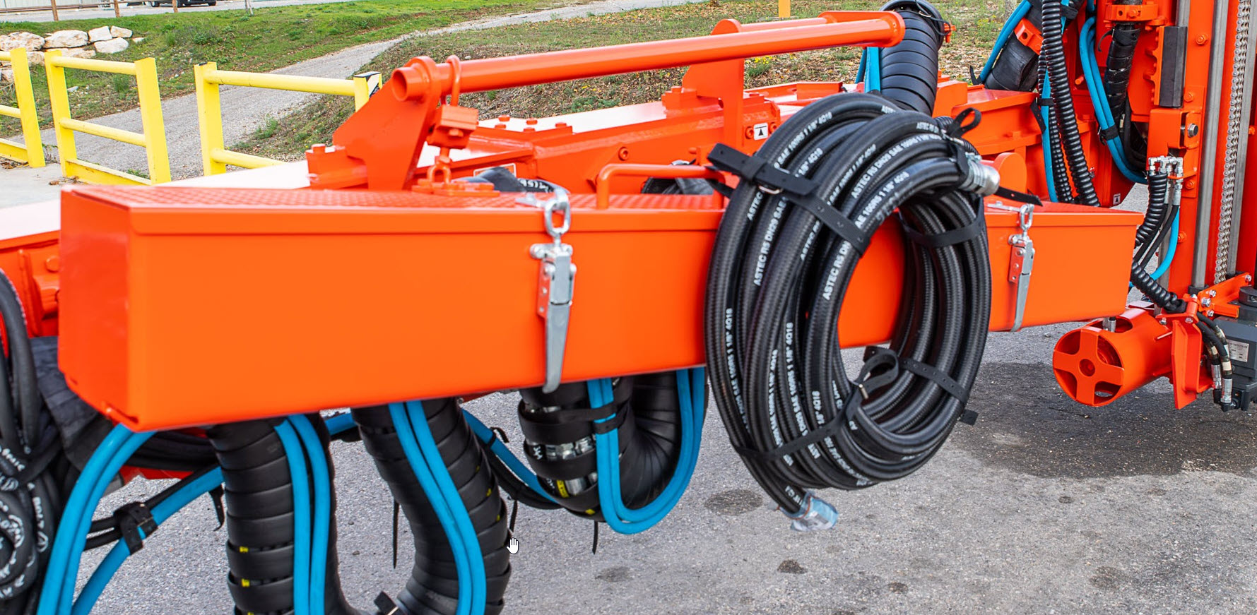 DS211L-M Rock support drill rig boom