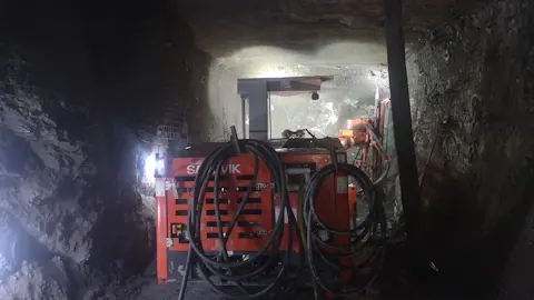 DS2710 Rock support drill rig