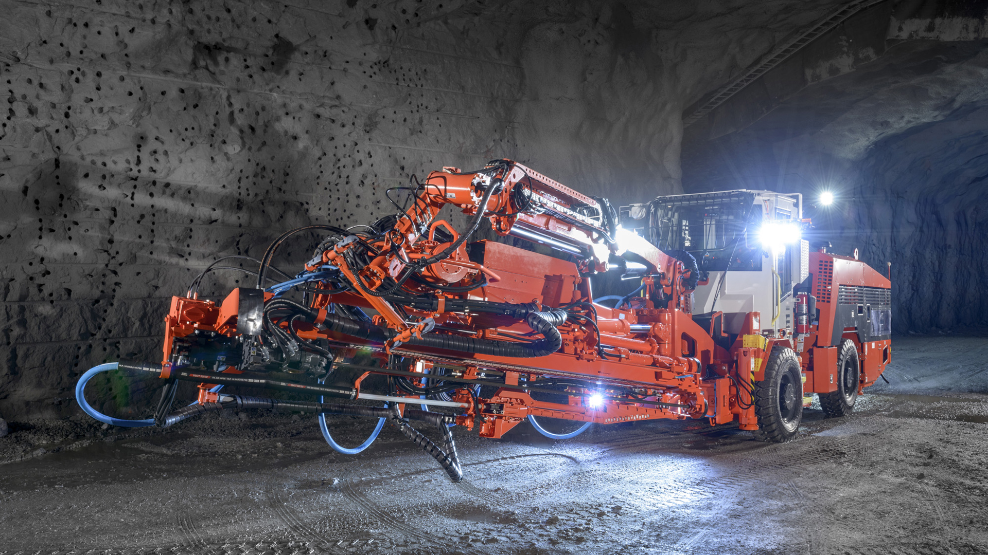 DS411 Rock support drill rig