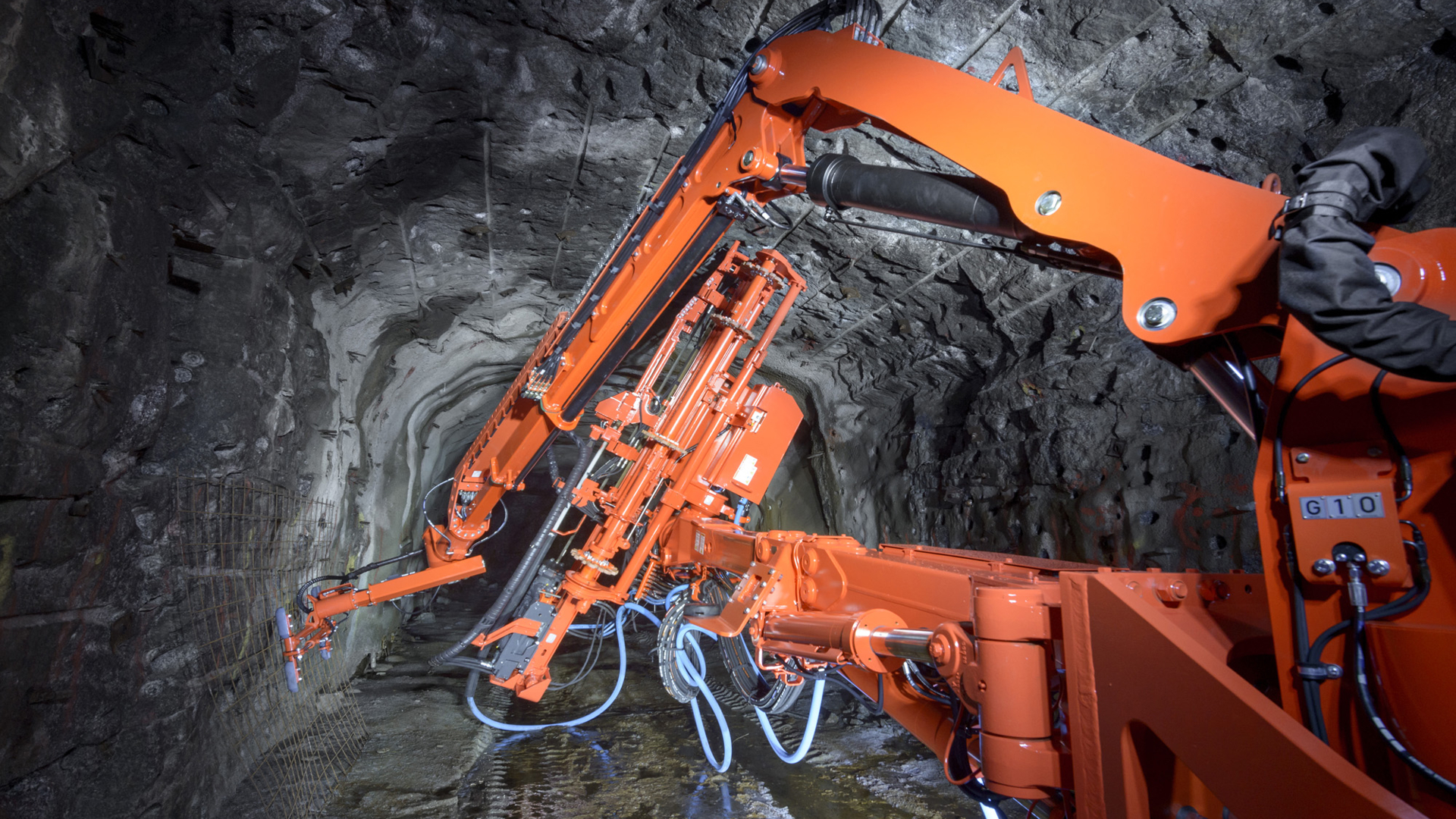 DS411 Rock support drill rig mechanized bolting