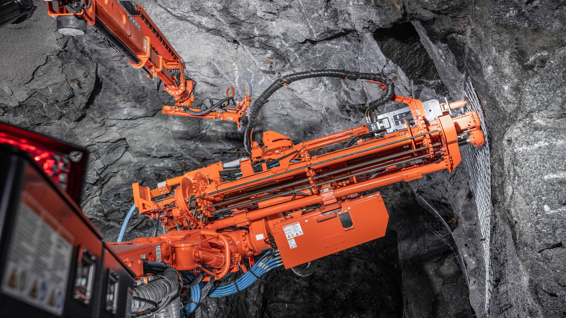 DS412i Rock support drill rig bolting head
