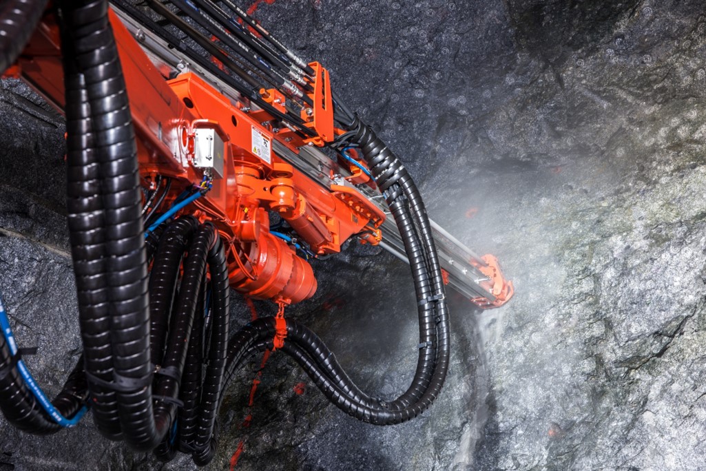 DT821 Tunneling jumbo water-mist flushing