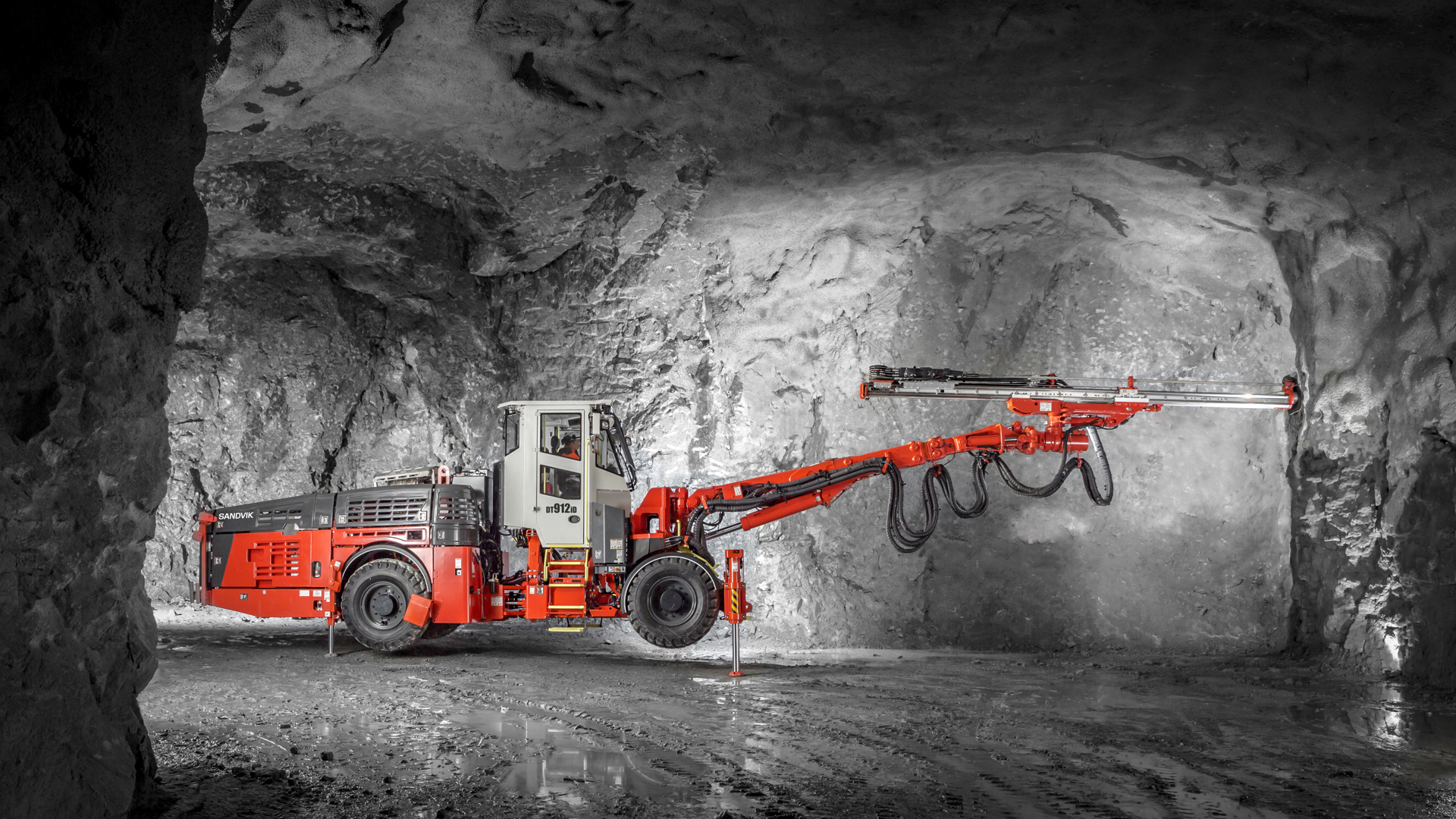 DT912iD Tunneling jumbo