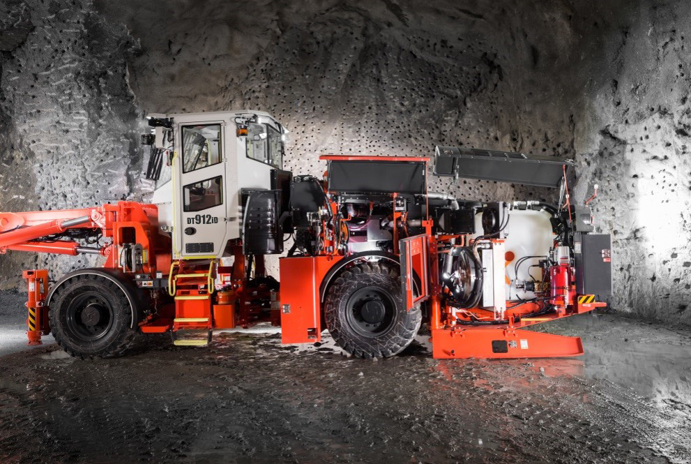 DT912iD Tunneling jumbo