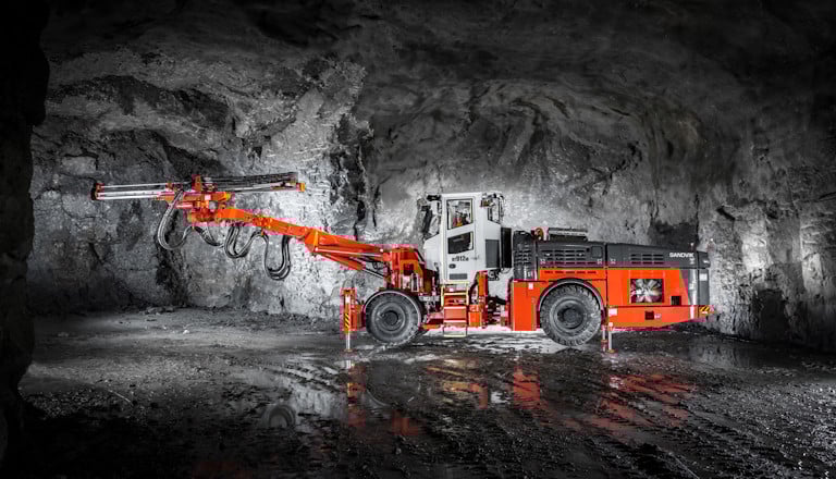 DT912iD Tunneling jumbo