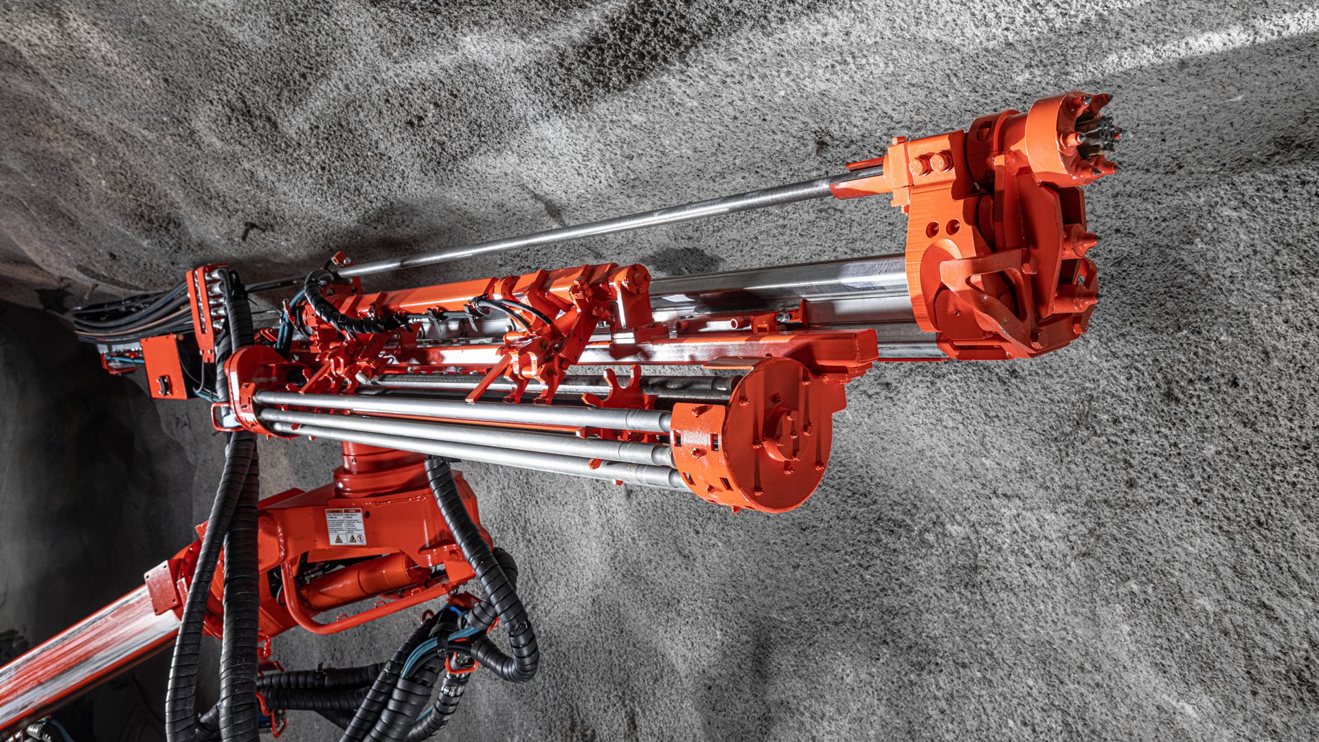 DT923i Tunneling jumbo rod handling system