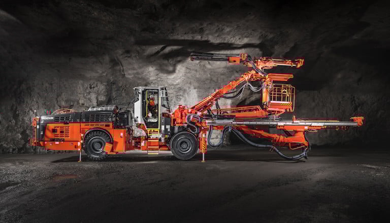 DT923i Tunneling jumbo
